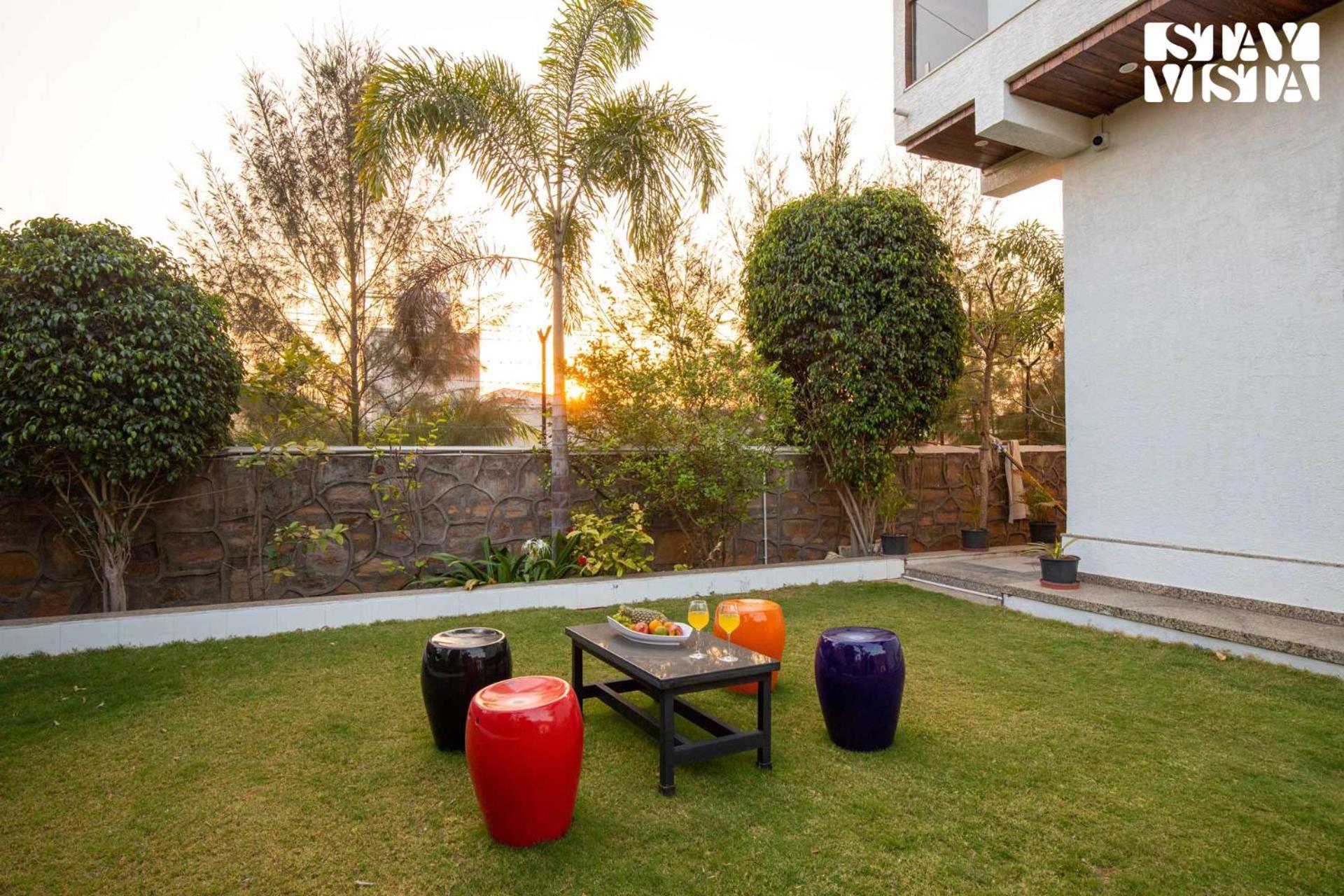 Stayvista'S Bella Dream - Mountain-View With Outdoor Pool, Lawn Featuring A Gazebo & Indoor Games Udajpur Zewnętrze zdjęcie