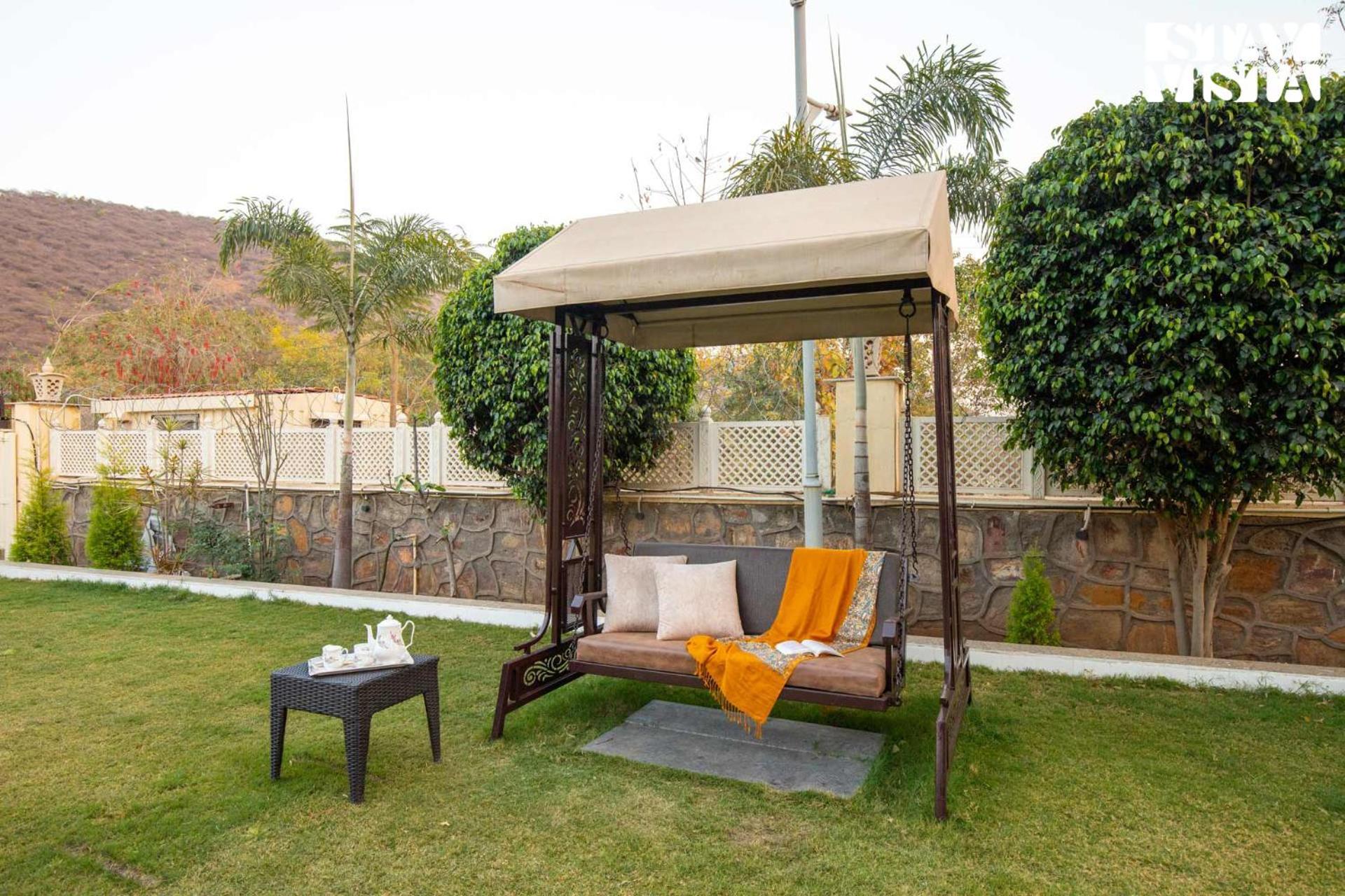 Stayvista'S Bella Dream - Mountain-View With Outdoor Pool, Lawn Featuring A Gazebo & Indoor Games Udajpur Zewnętrze zdjęcie