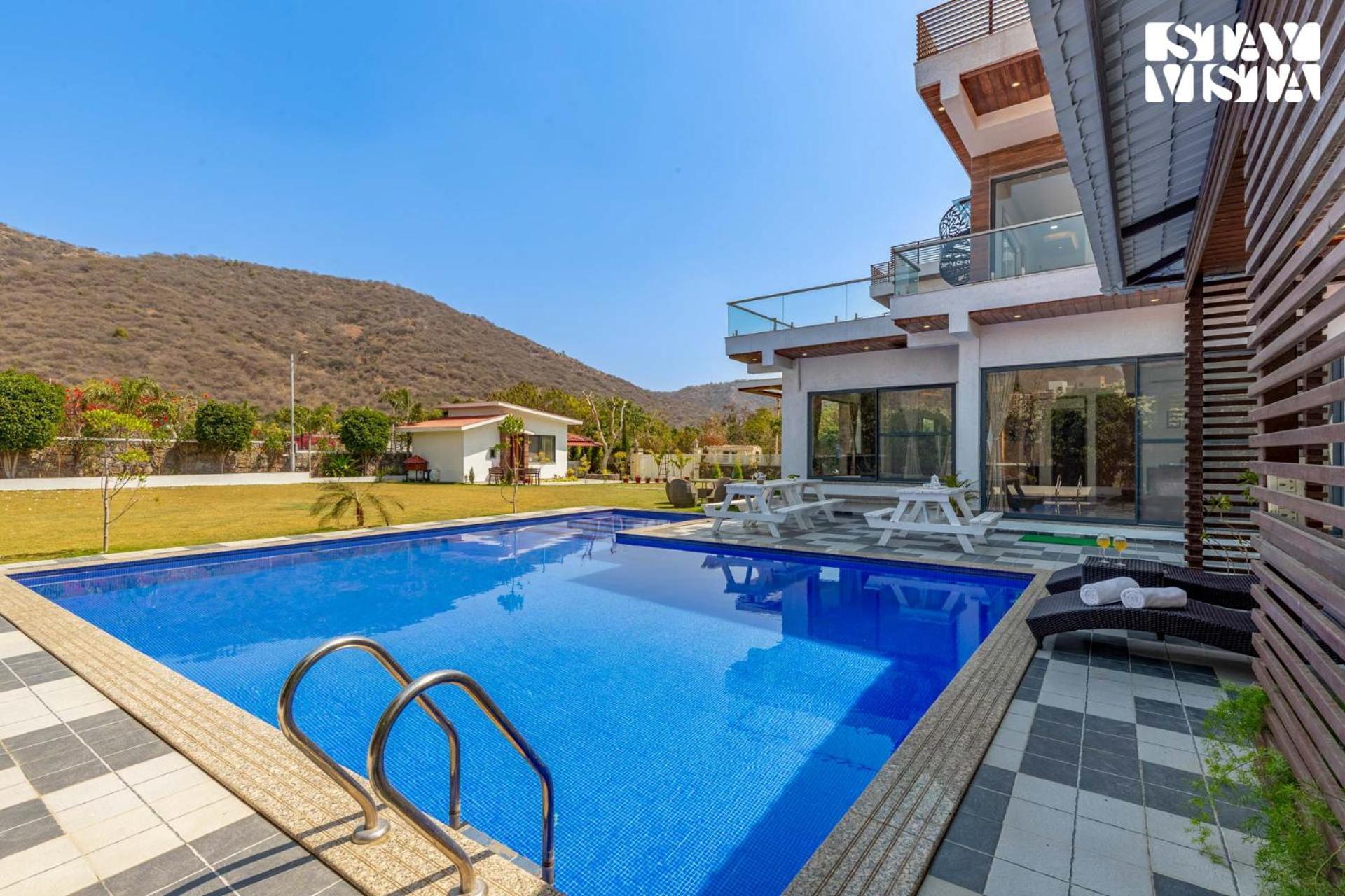 Stayvista'S Bella Dream - Mountain-View With Outdoor Pool, Lawn Featuring A Gazebo & Indoor Games Udajpur Zewnętrze zdjęcie